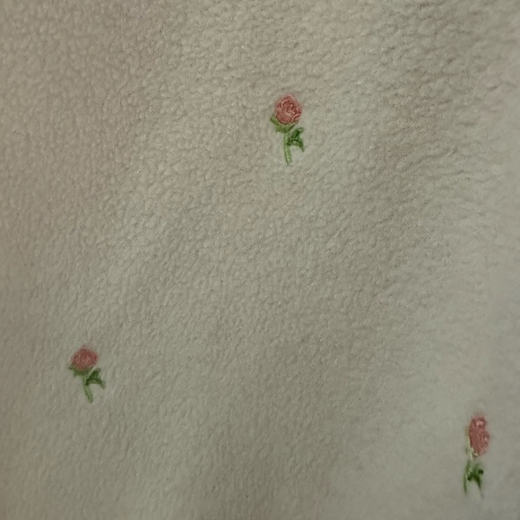 Plush Pink Robe with Embroidered Rosettes - Charter Club Intimates - Size: M - Picture 4 of 9